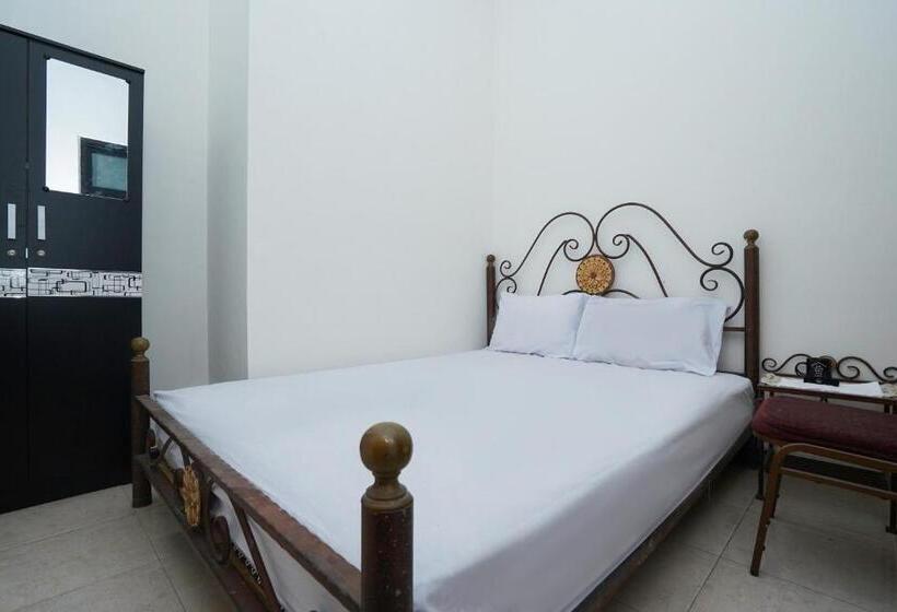 ホテル Oyo Life 2498 Kost Putri Purimas 23