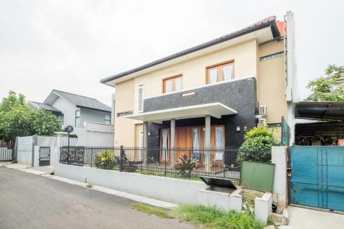 בית מלון כפרי Oyo Life 2529 Azalia Residence Syariah