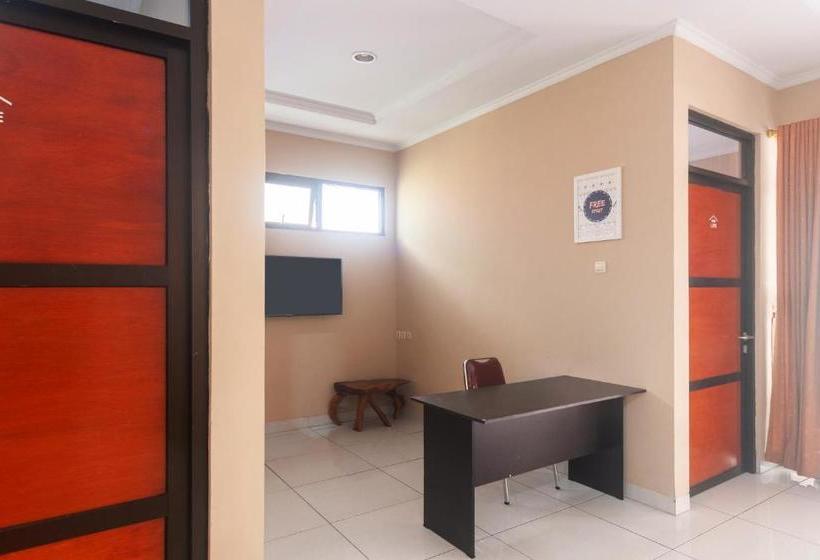 Отель Oyo Life 3162 Raihan Residence