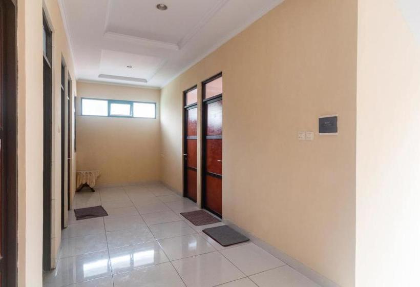 Отель Oyo Life 3162 Raihan Residence