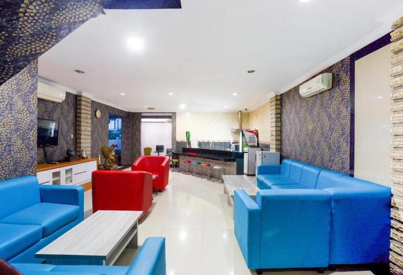 هتل Reddoorz Near City Walk Lippo Cikarang