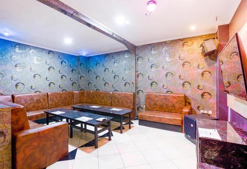 酒店 Reddoorz Near City Walk Lippo Cikarang