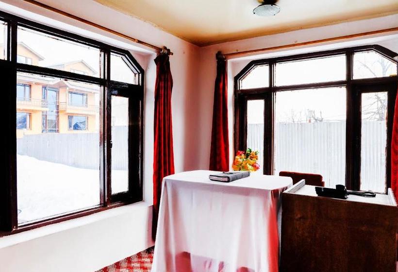 酒店 Spot On 67550 Pahalgam Hill