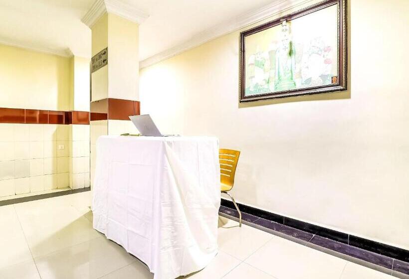 호텔 Spot On Srinivasa Residency