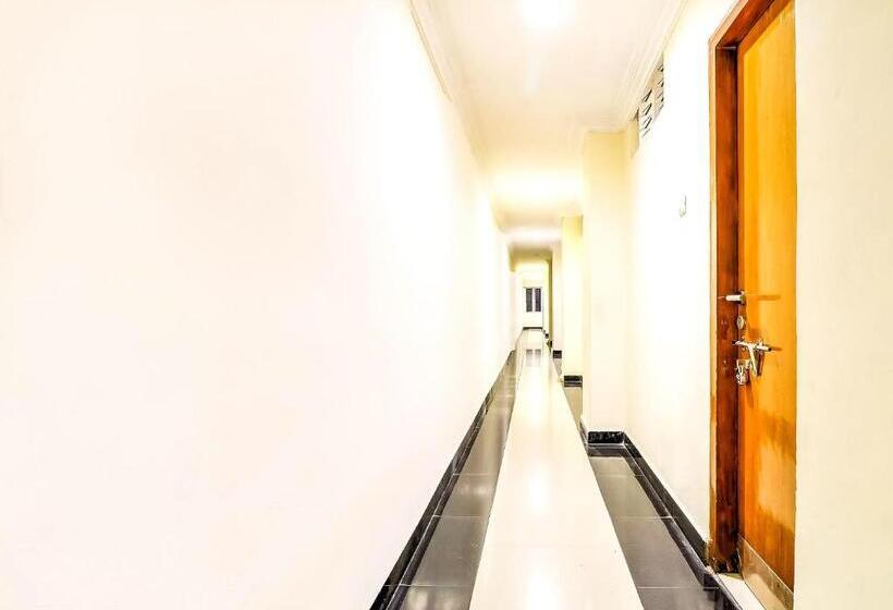 호텔 Spot On Srinivasa Residency