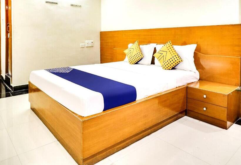 호텔 Spot On Srinivasa Residency