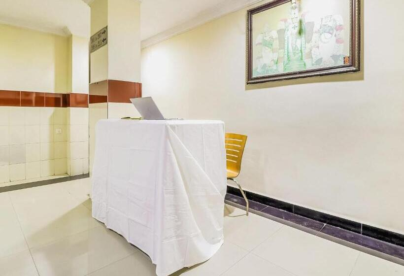 호텔 Spot On Srinivasa Residency