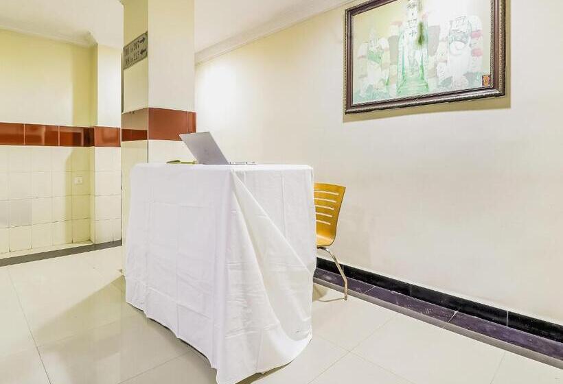 호텔 Spot On Srinivasa Residency