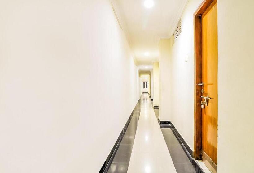 호텔 Spot On Srinivasa Residency