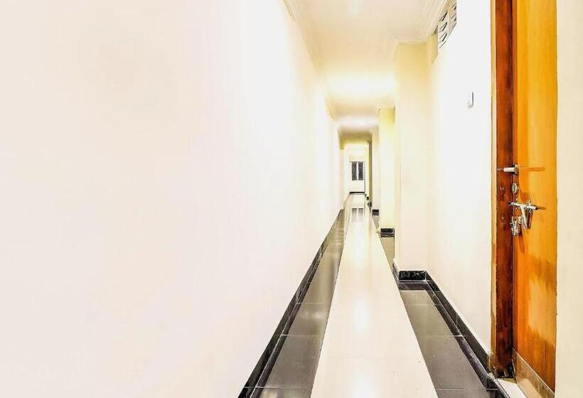 호텔 Spot On Srinivasa Residency