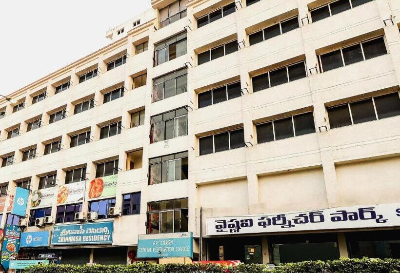 호텔 Spot On Srinivasa Residency