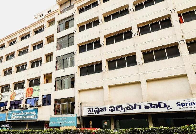 호텔 Spot On Srinivasa Residency