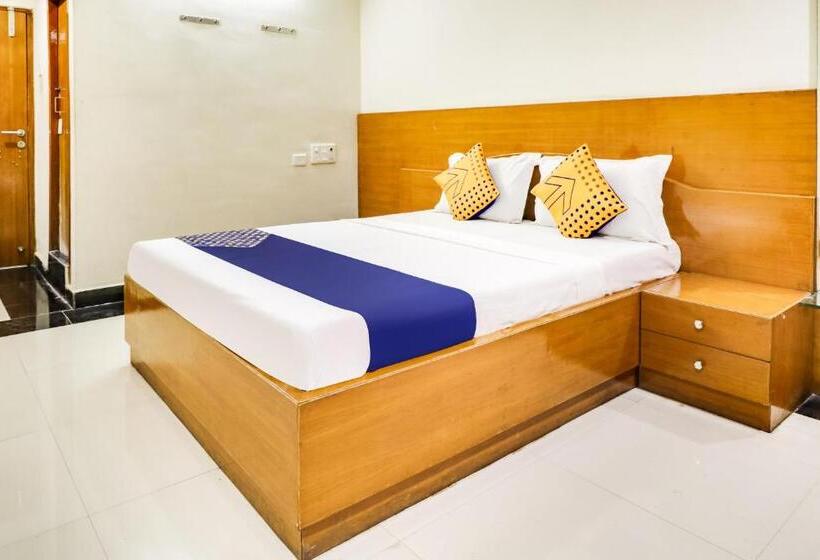 호텔 Spot On Srinivasa Residency