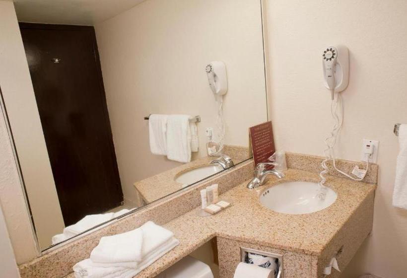 فندق Crossroads Inn