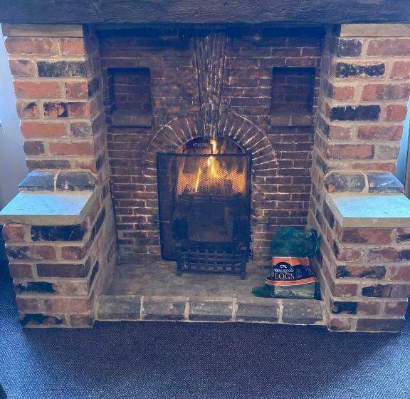 בית מלון כפרי The Woodhouse Inn