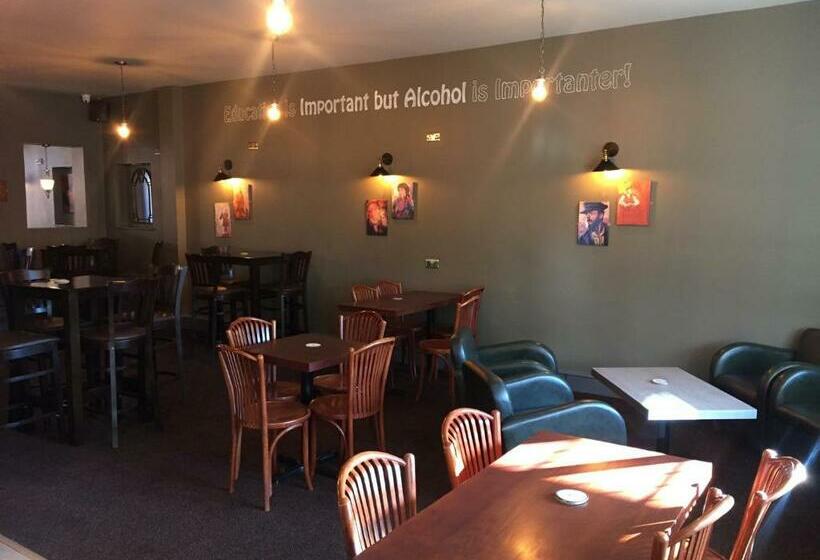 בית מלון כפרי The Woodhouse Inn