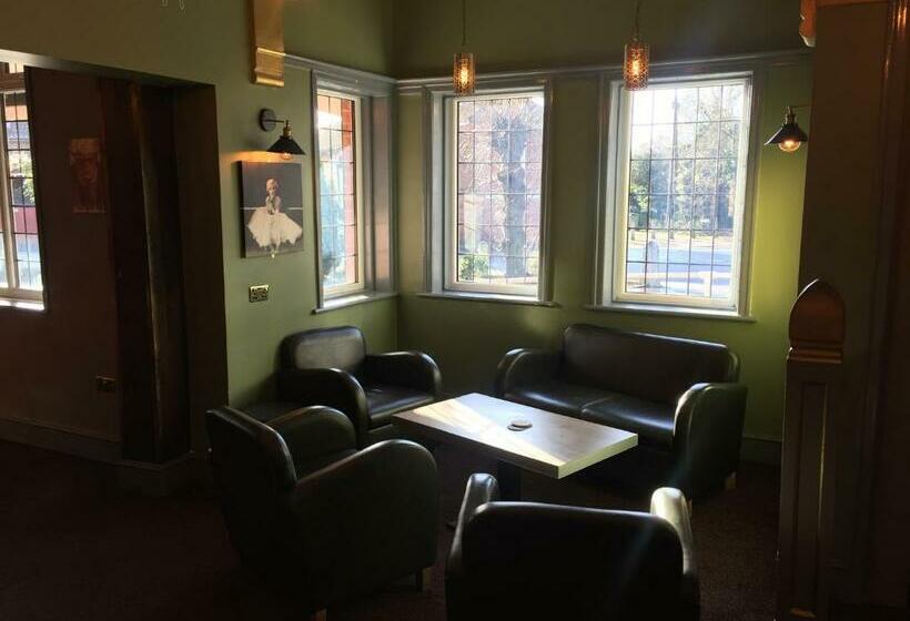 בית מלון כפרי The Woodhouse Inn