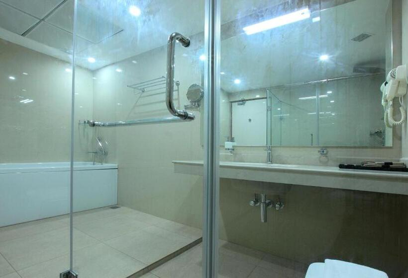 酒店 Tribute Royale