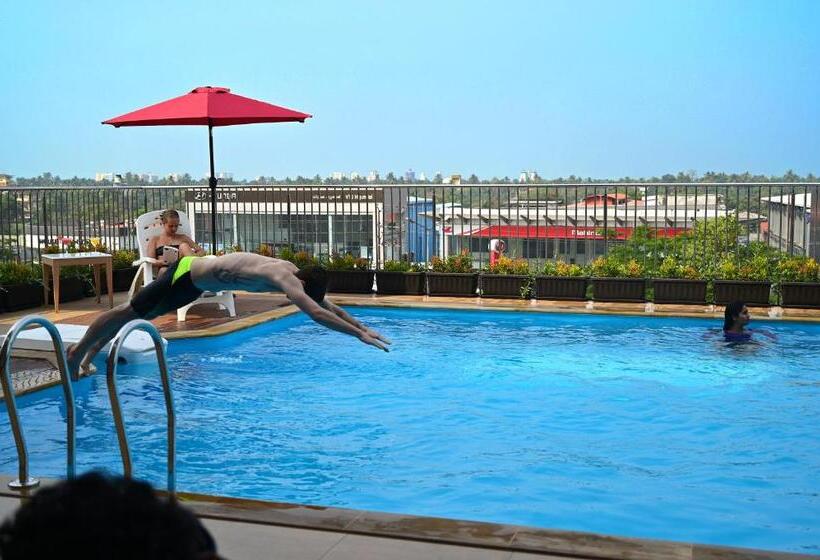 酒店 Tribute Royale