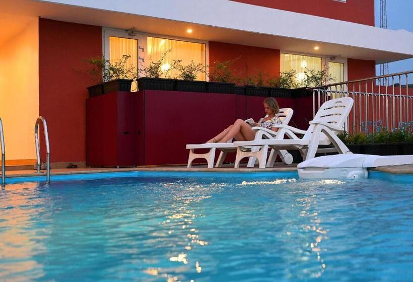 酒店 Tribute Royale