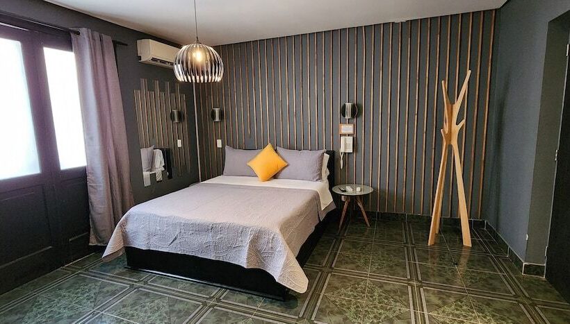 בית מלון כפרי Voila La Moneda