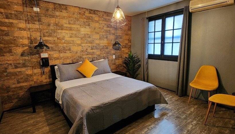 בית מלון כפרי Voila La Moneda