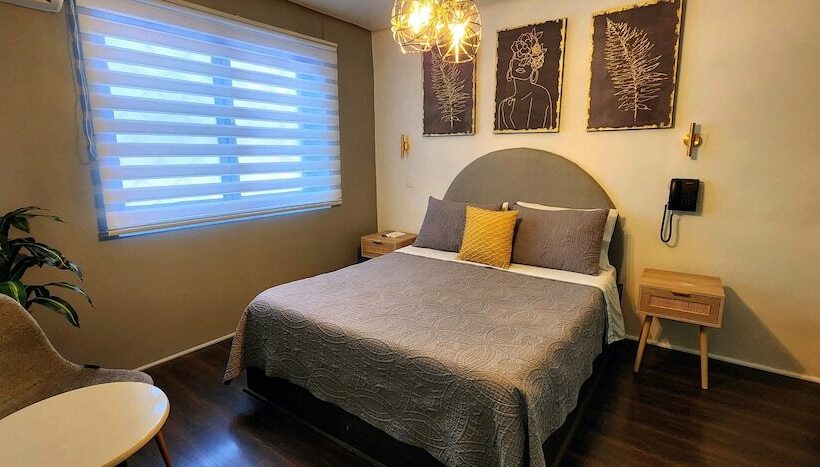 בית מלון כפרי Voila La Moneda