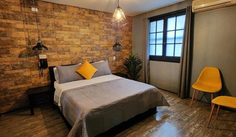 בית מלון כפרי Voila La Moneda