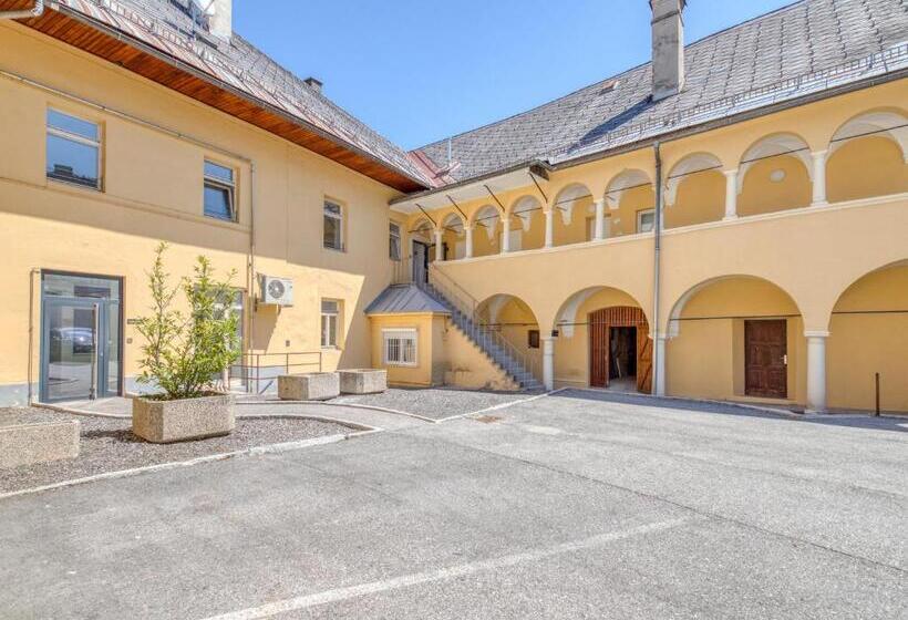 Limehome Villach Kirchenplatz