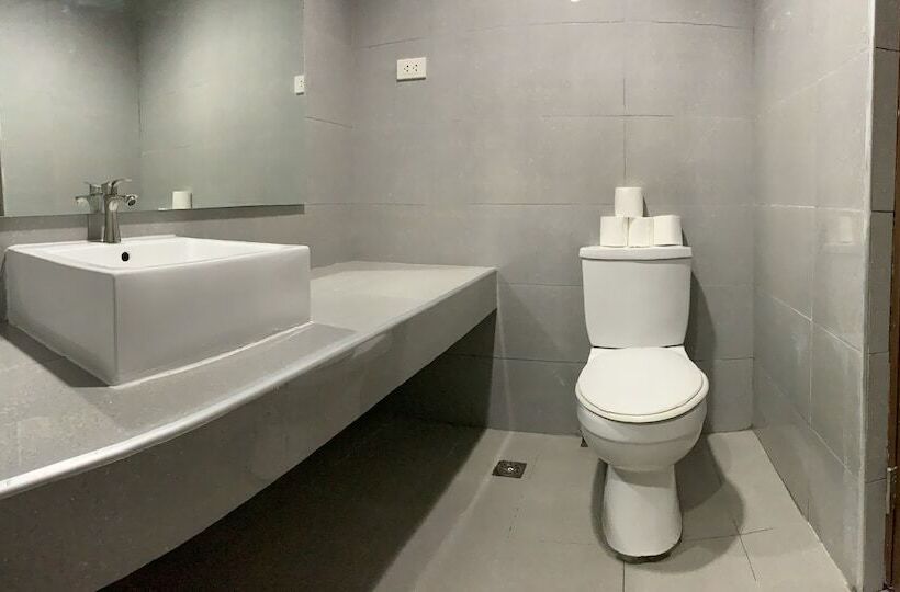 Mactan Seahorse Beach Resort   Hostel