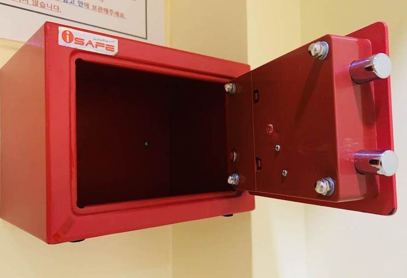 Mactan Seahorse Beach Resort   Hostel