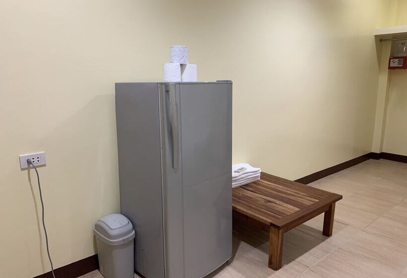 Mactan Seahorse Beach Resort   Hostel