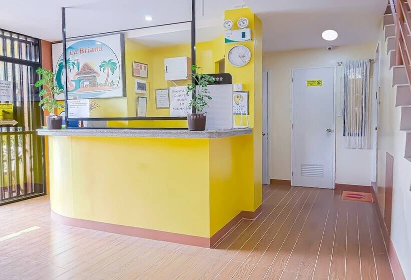 פנסיון La Briana Guest House