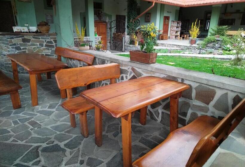 펜션 Pivnica A Penzion Pri Studni