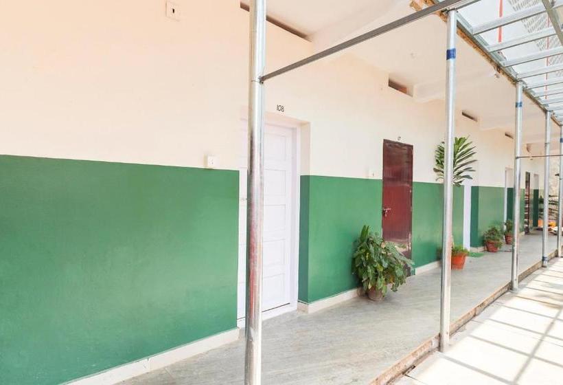 Vaccinated Staff Spot On 68111 Jeena Motels