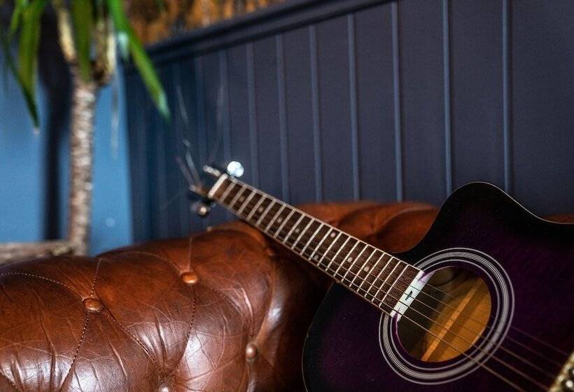 The Veteran Hotel & Bar