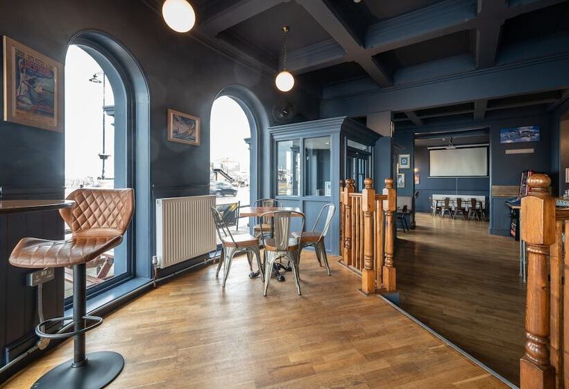 The Veteran Hotel & Bar