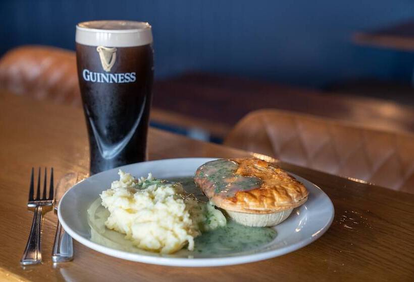 The Veteran Hotel & Bar