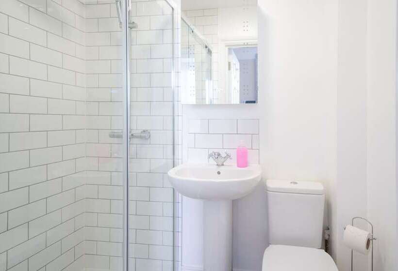 The Veteran Hotel & Bar