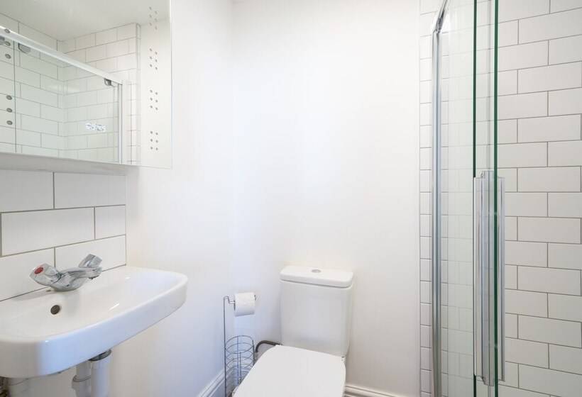 The Veteran Hotel & Bar