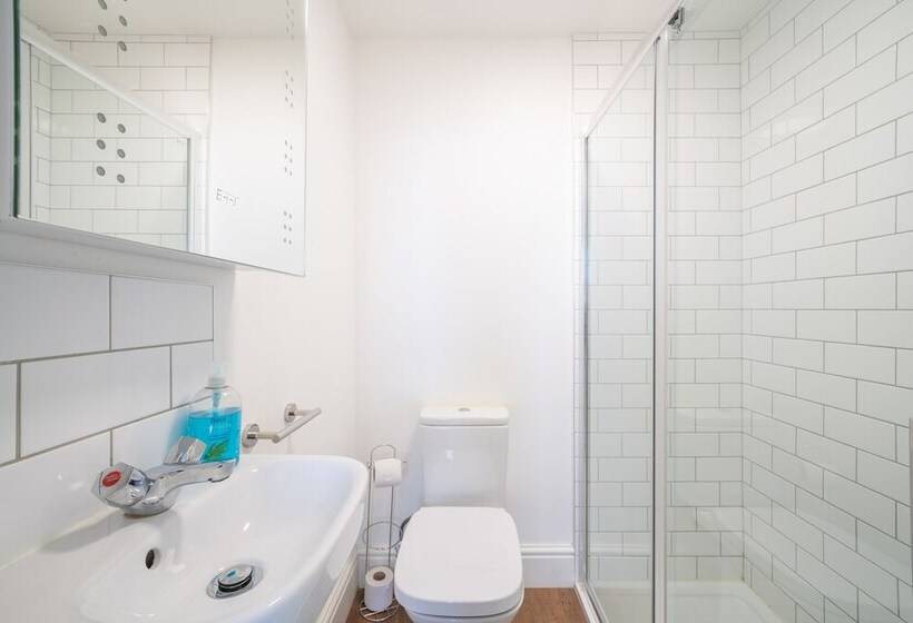 The Veteran Hotel & Bar