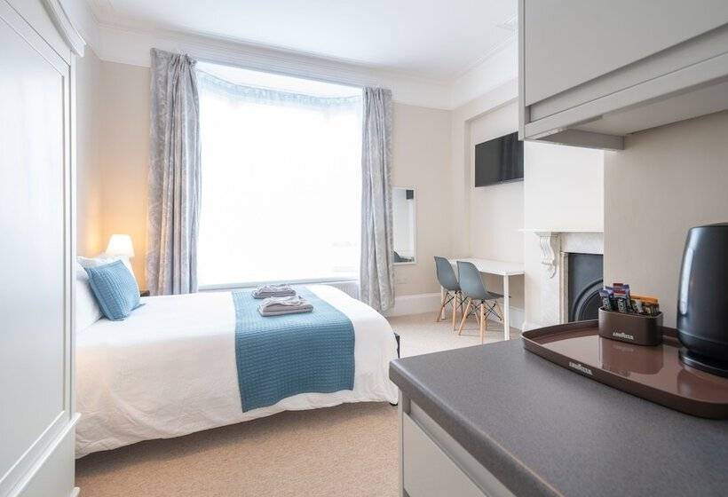 The Veteran Hotel & Bar