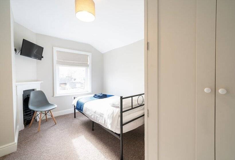 The Veteran Hotel & Bar