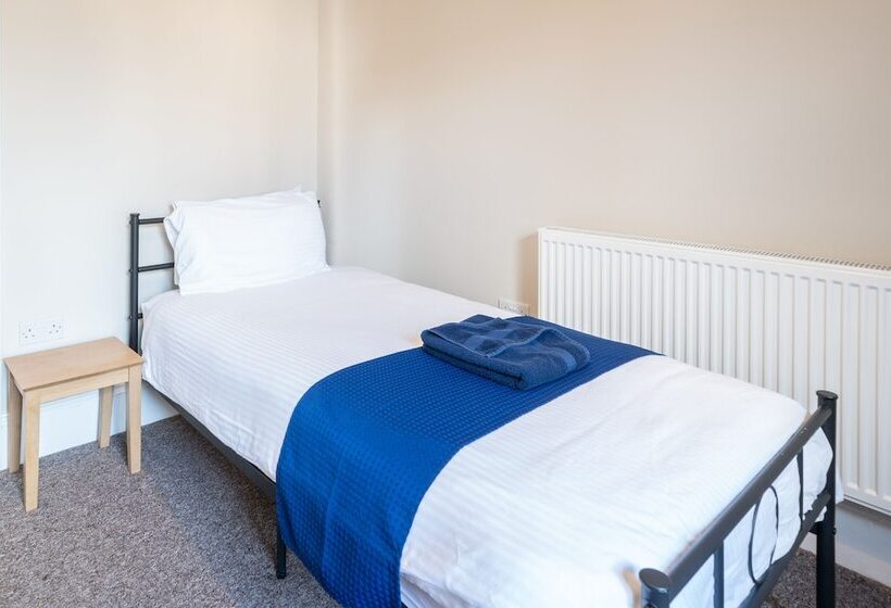 The Veteran Hotel & Bar