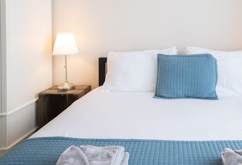 The Veteran Hotel & Bar