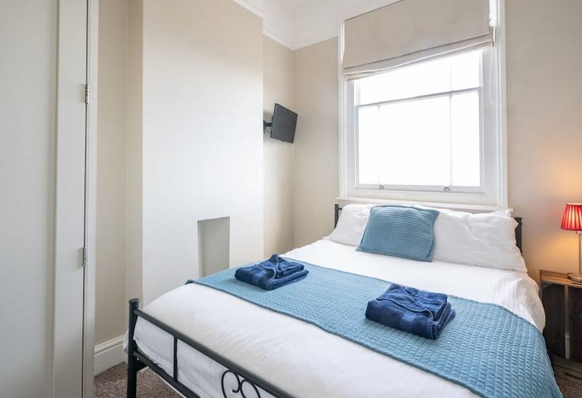 The Veteran Hotel & Bar