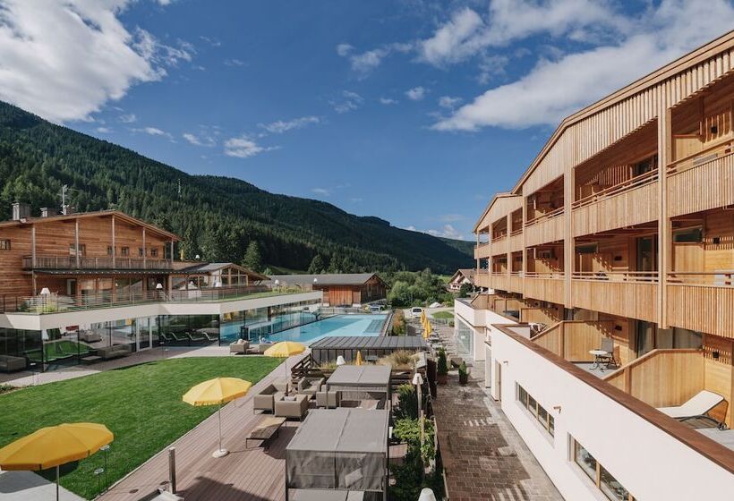 Alpine Nature Hotel Stoll