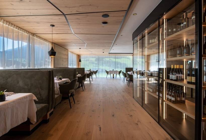 Alpine Nature Hotel Stoll