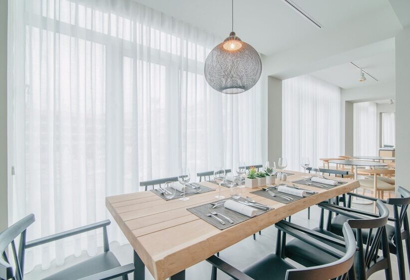 Aqualuz Lagos by The Editory