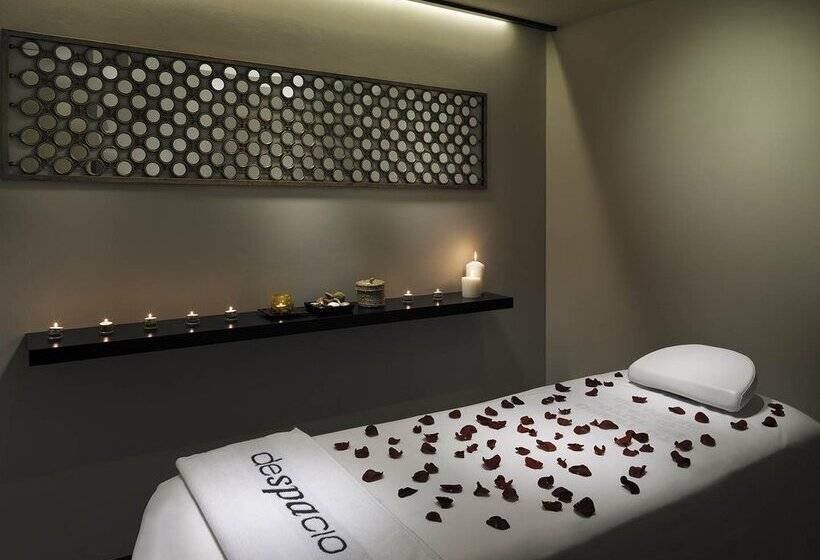 Отель H10 White Suites